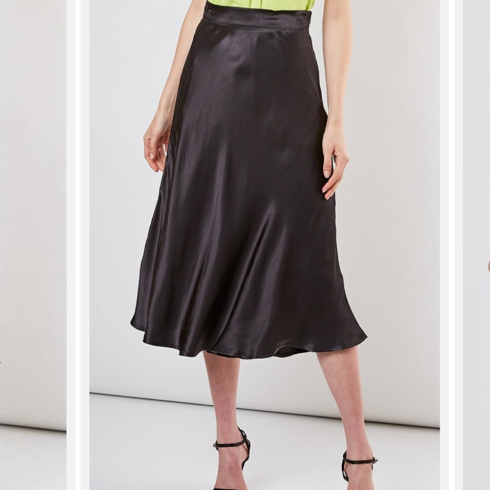 Hot Kiss satin effect black skirt L